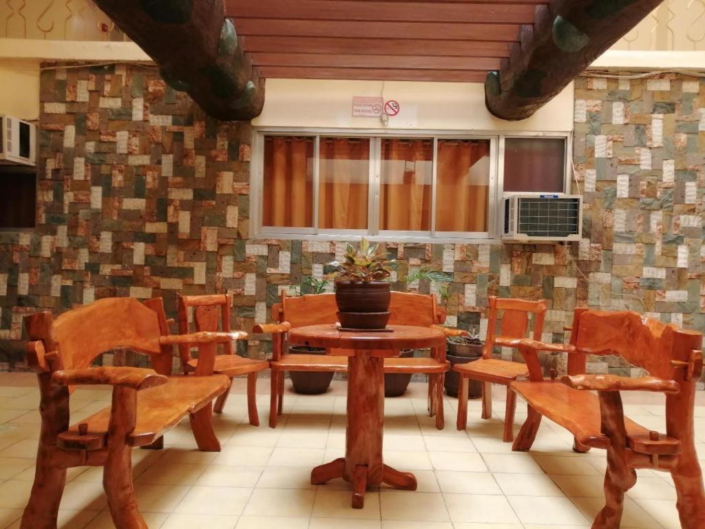 Hotel Asuncion Лаоаг Екстер'єр фото
