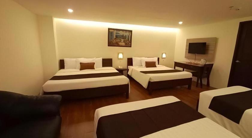 Hotel Asuncion Лаоаг Екстер'єр фото